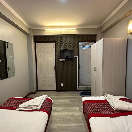 8848 Hostel Катманду Екстериор снимка