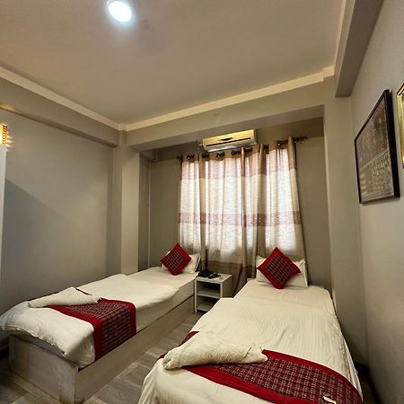 8848 Hostel Катманду Екстериор снимка