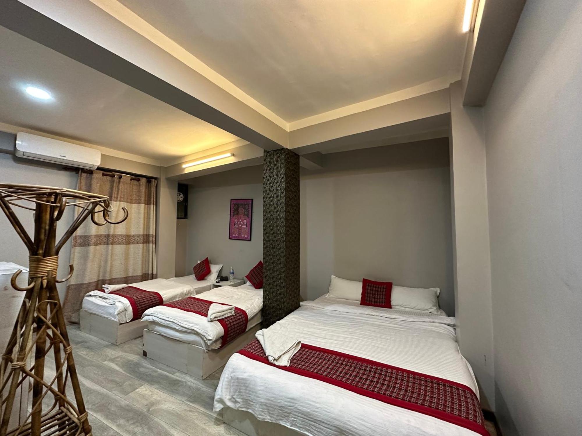8848 Hostel Катманду Екстериор снимка
