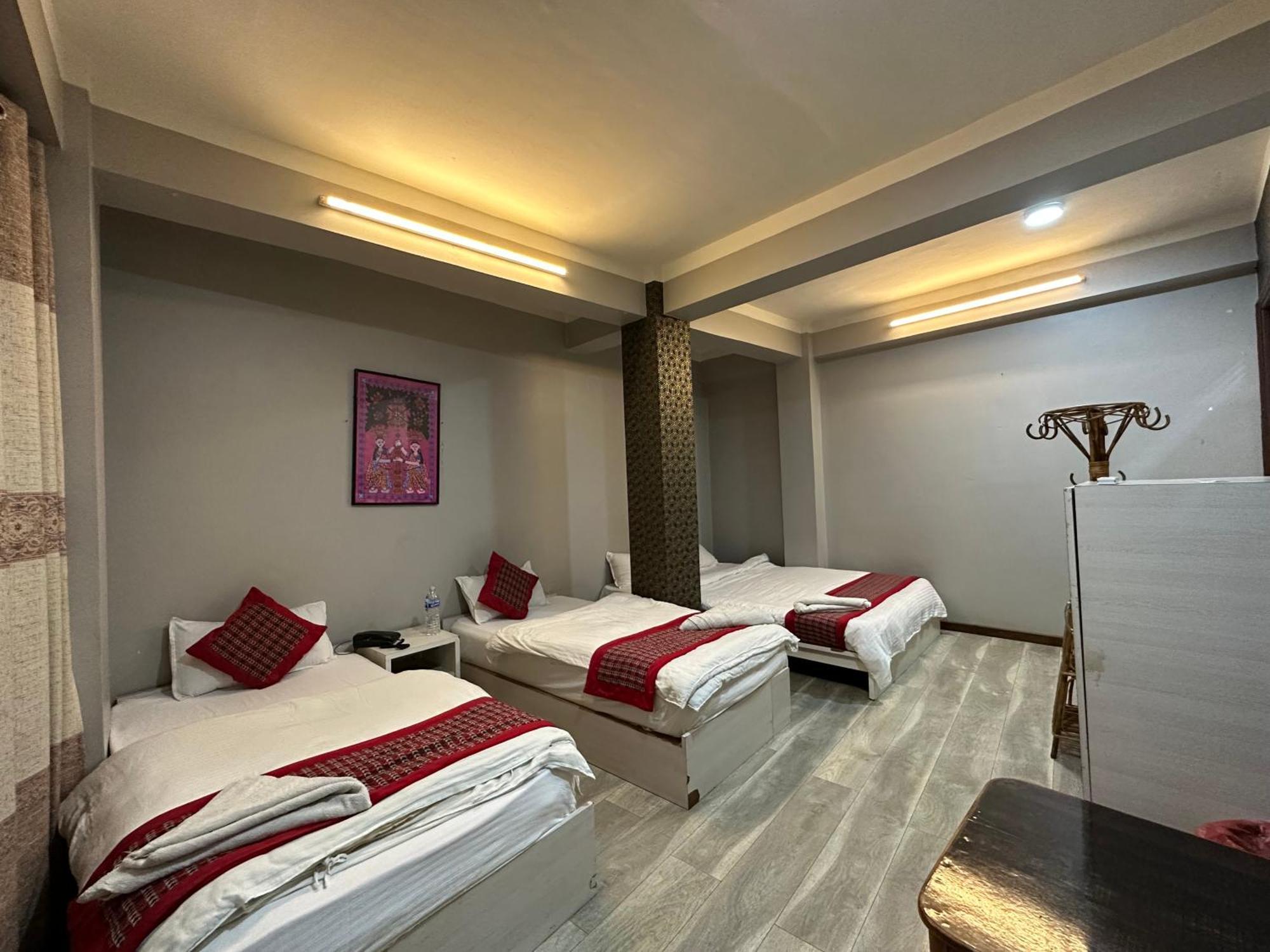 8848 Hostel Катманду Екстериор снимка