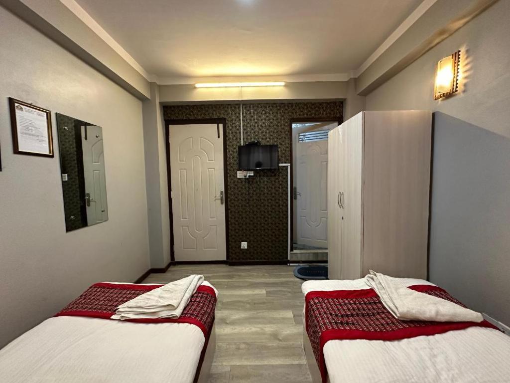 8848 Hostel Катманду Екстериор снимка