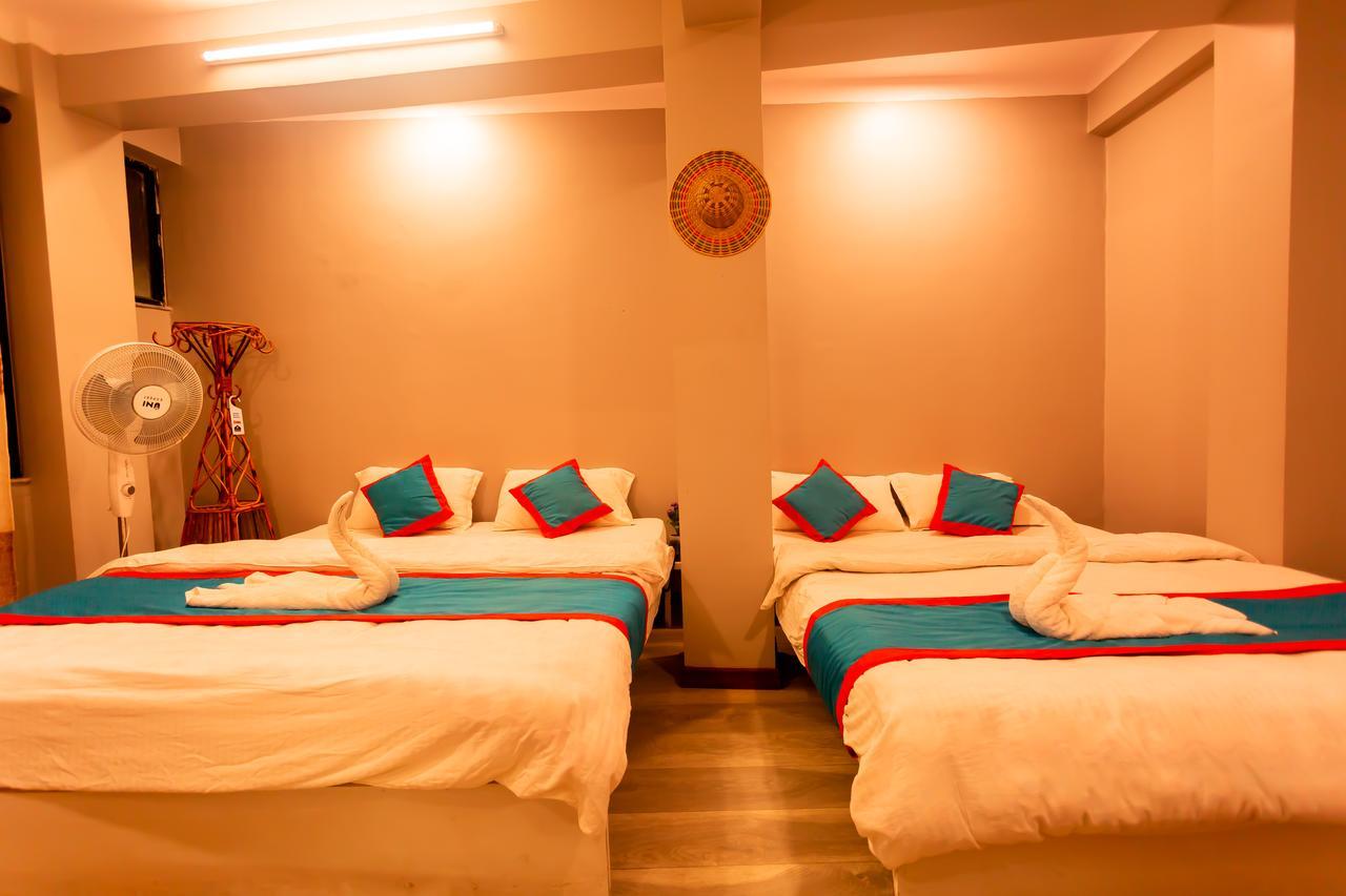 8848 Hostel Катманду Екстериор снимка