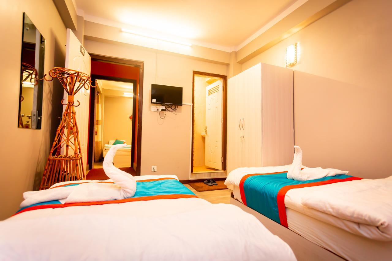 8848 Hostel Катманду Екстериор снимка